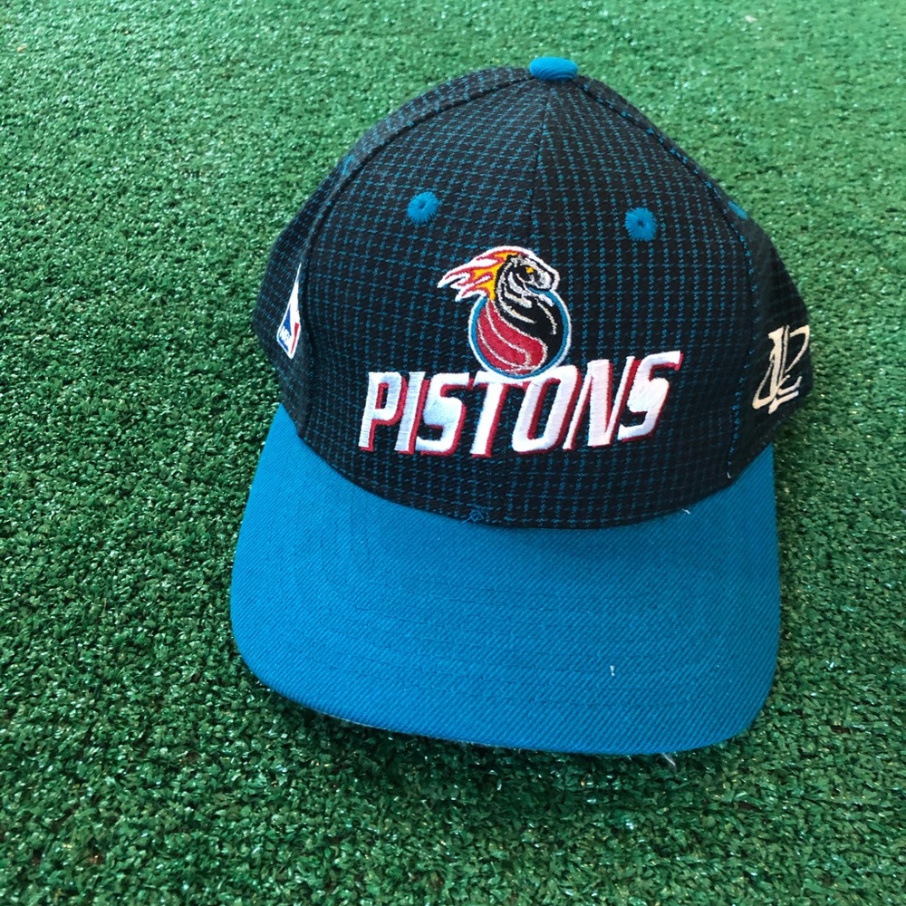 Vintage logo athletics pistons hat